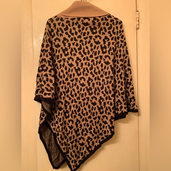 NWT New York & Company animal print Wrap/Sweater Shawl - Picture 3 of 5